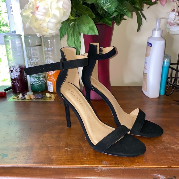 Forever 21 Shoes - Forever21 Basic black heels
